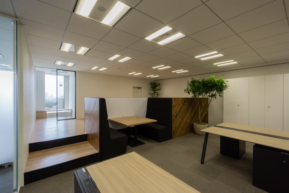 Howtelevision - Office Interior 4